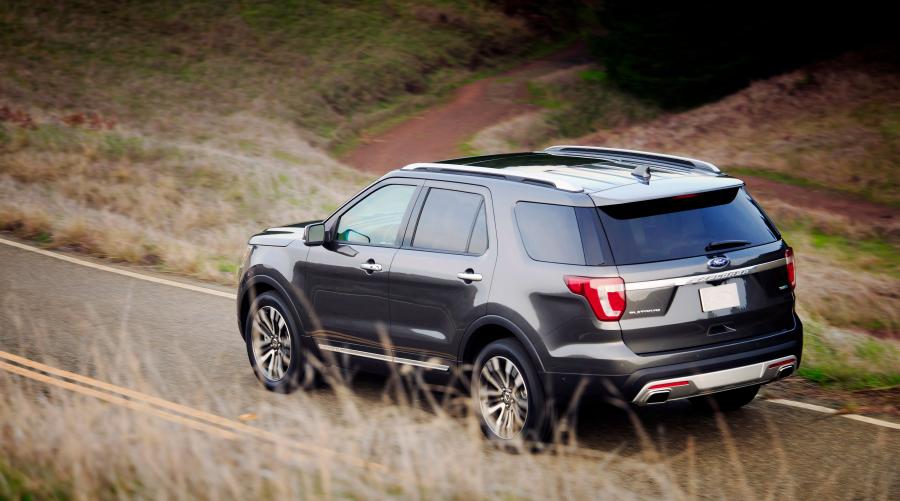  Ford Explorer Platinum 2015 года  (фото 2 из 33)